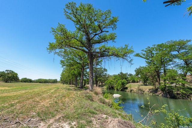 0010 Clearwater, Comfort, TX 78013