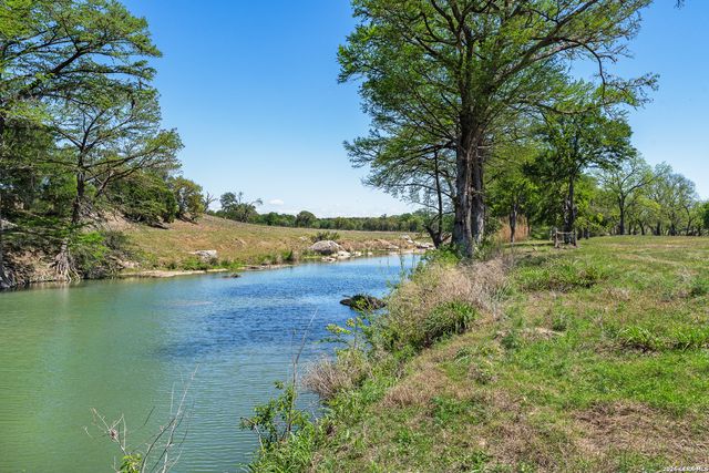 0010 Clearwater, Comfort, TX 78013