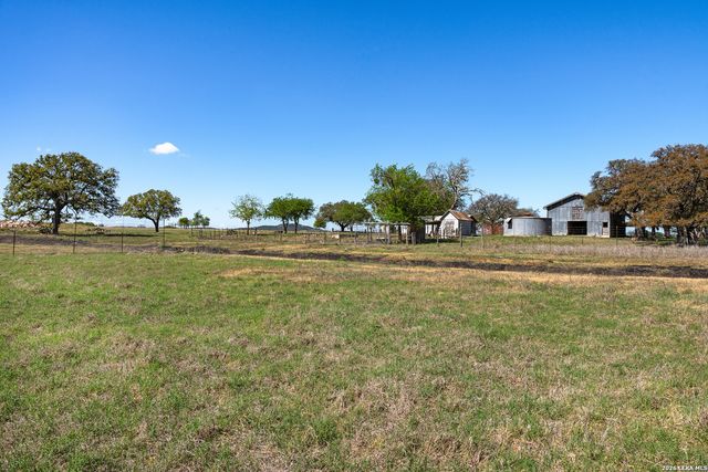 0010 Clearwater, Comfort, TX 78013
