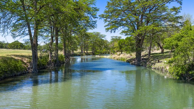 0010 Clearwater, Comfort, TX 78013