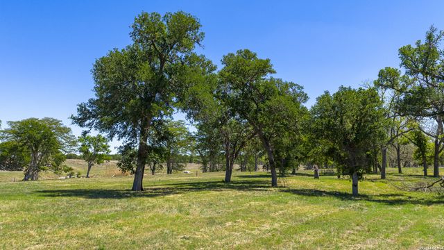 0010 Clearwater, Comfort, TX 78013