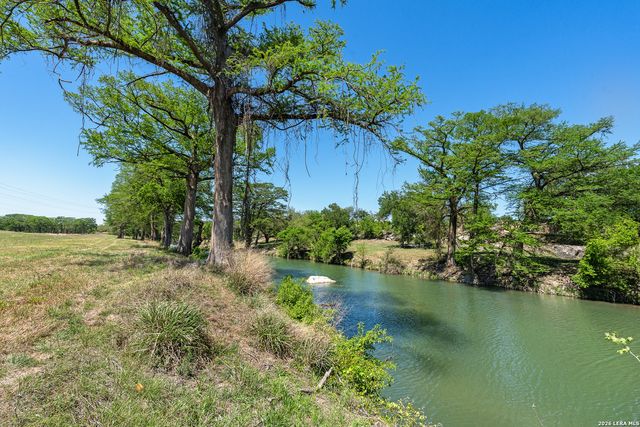 0010 Clearwater, Comfort, TX 78013