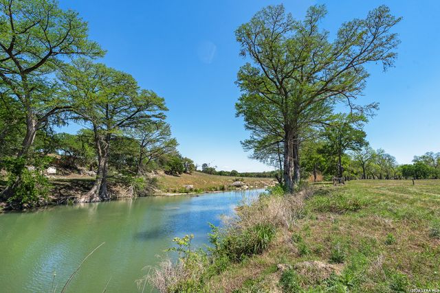 0010 Clearwater, Comfort, TX 78013