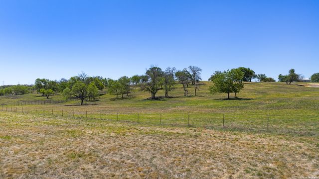 0010 Clearwater, Comfort, TX 78013