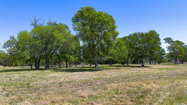 0010 Clearwater, Comfort, TX 78013