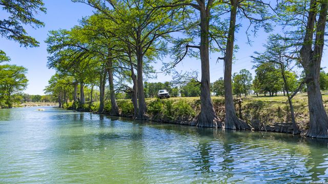 0010 Clearwater, Comfort, TX 78013