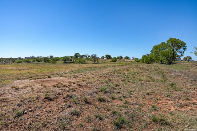 0010 Clearwater, Comfort, TX 78013