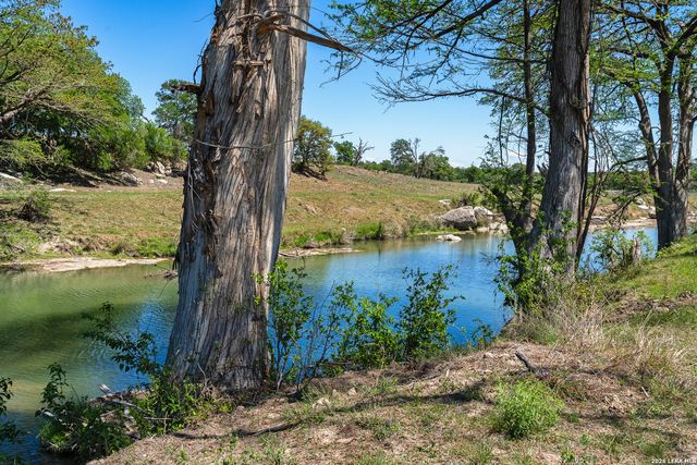 0010 Clearwater, Comfort, TX 78013