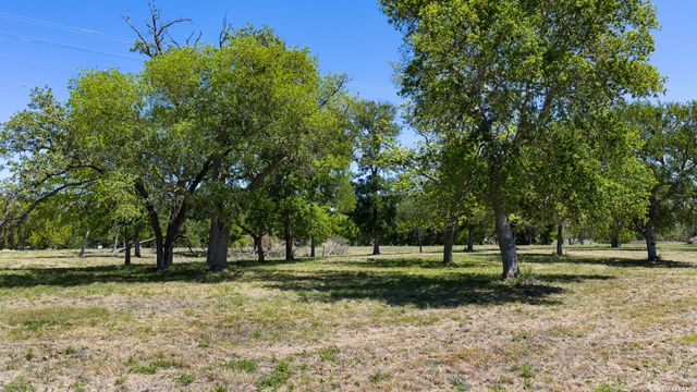0010 Clearwater, Comfort, TX 78013