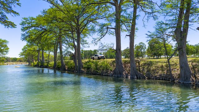 0010 Clearwater, Comfort, TX 78013
