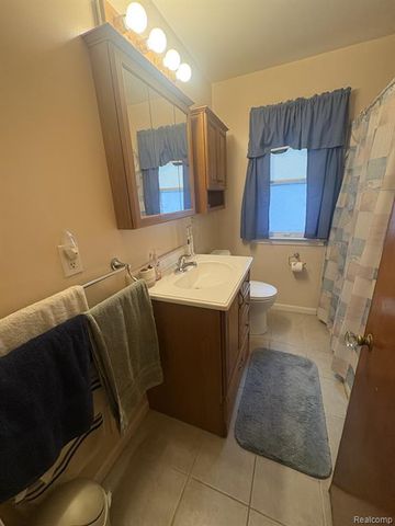 21555 Panama Avenue, Warren, MI 48091