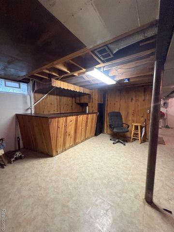 21555 Panama Avenue, Warren, MI 48091