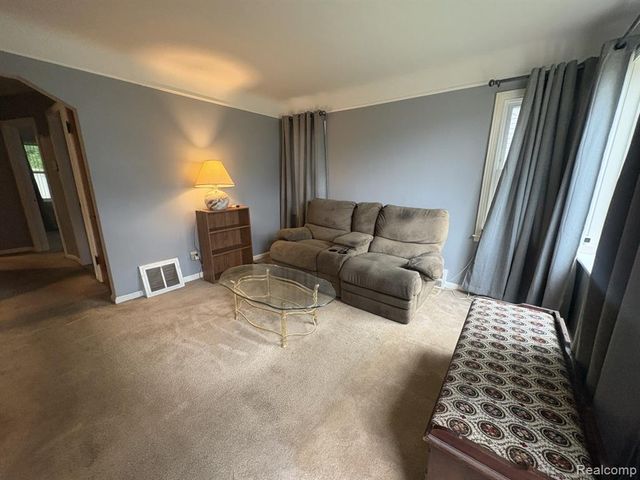 21555 Panama Avenue, Warren, MI 48091