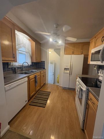 21555 Panama Avenue, Warren, MI 48091
