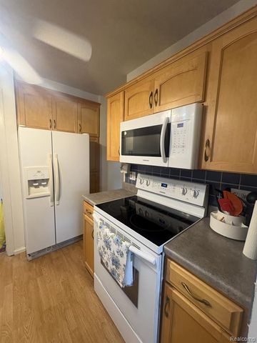 21555 Panama Avenue, Warren, MI 48091