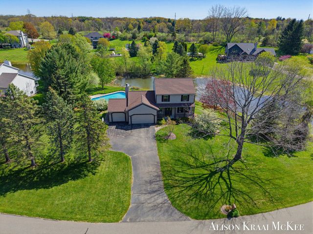 100 Rollingbrook NE, Ada, MI 49301