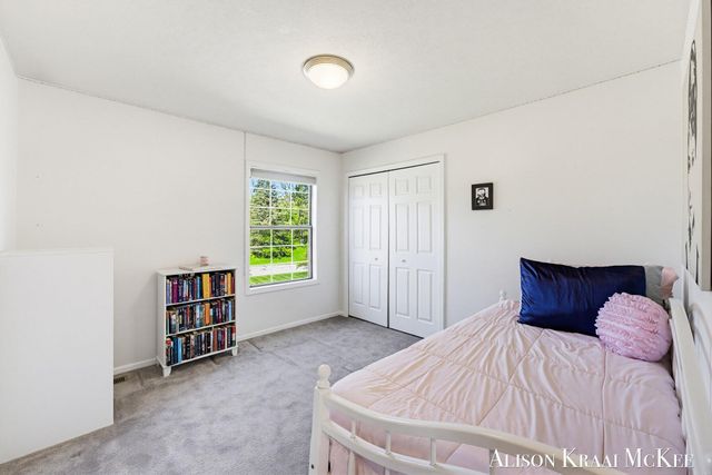 100 Rollingbrook NE, Ada, MI 49301