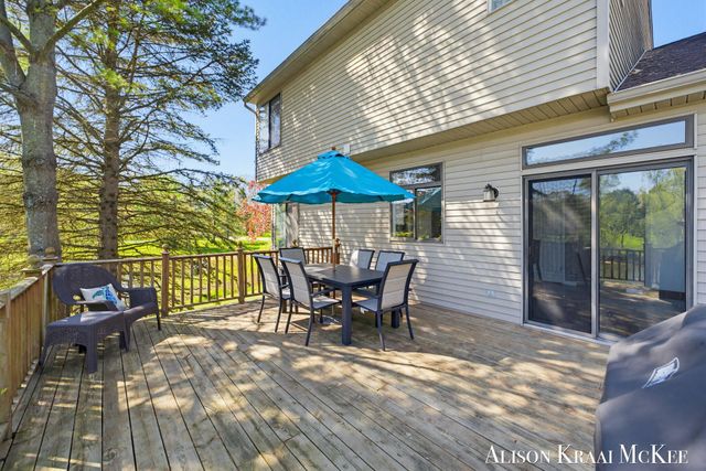 100 Rollingbrook NE, Ada, MI 49301