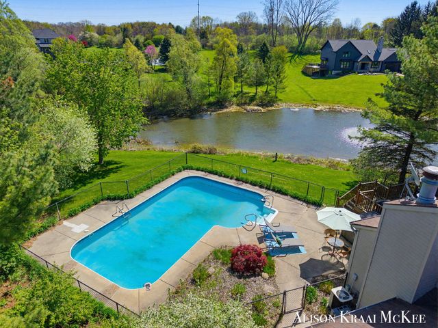 100 Rollingbrook NE, Ada, MI 49301