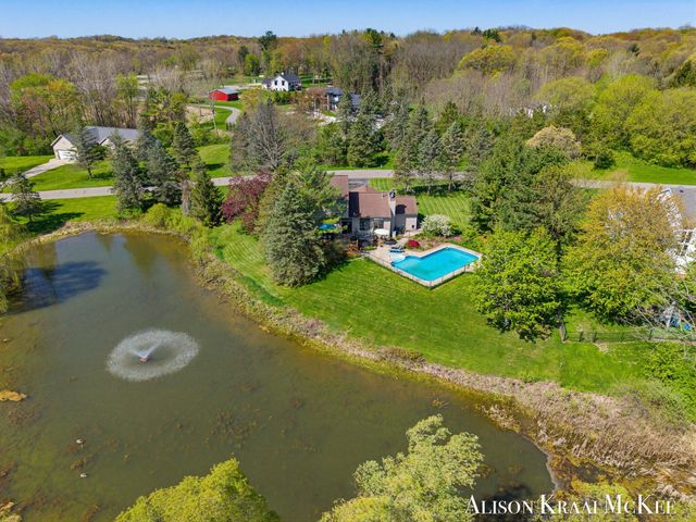 100 Rollingbrook NE, Ada, MI 49301