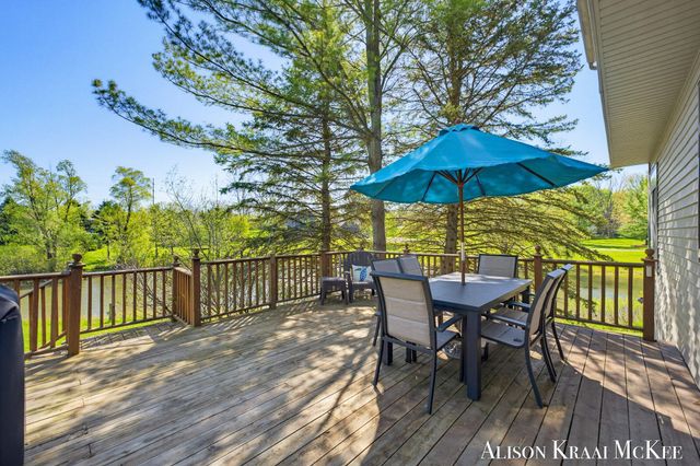 100 Rollingbrook NE, Ada, MI 49301