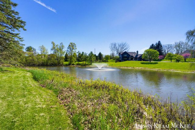 100 Rollingbrook NE, Ada, MI 49301