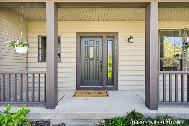 100 Rollingbrook NE, Ada, MI 49301