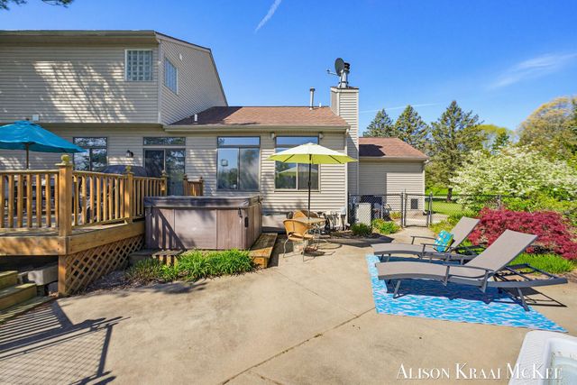 100 Rollingbrook NE, Ada, MI 49301
