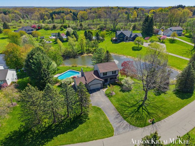 100 Rollingbrook NE, Ada, MI 49301