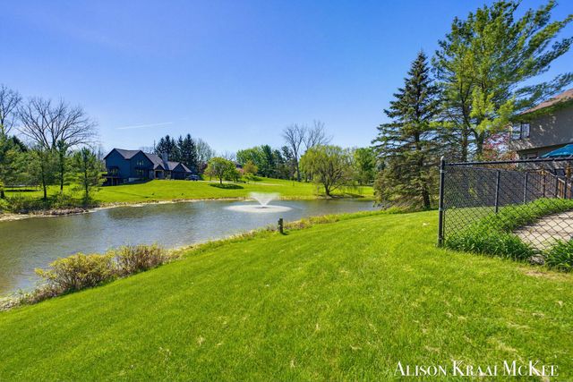 100 Rollingbrook NE, Ada, MI 49301