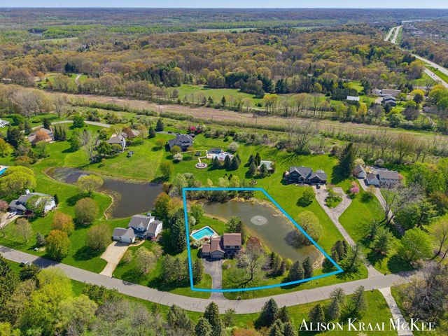100 Rollingbrook NE, Ada, MI 49301