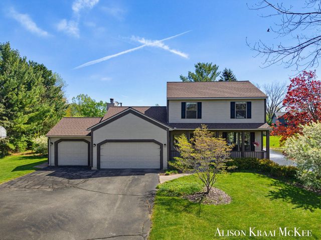100 Rollingbrook NE, Ada, MI 49301