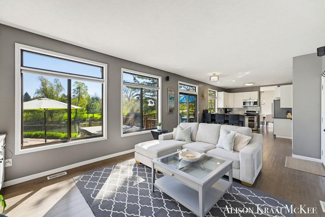 100 Rollingbrook NE, Ada, MI 49301