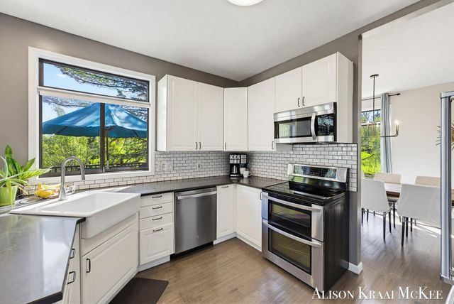 100 Rollingbrook NE, Ada, MI 49301