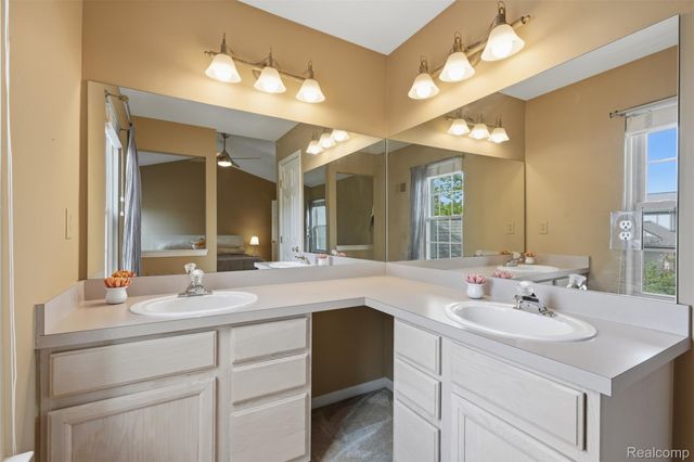 2216 Lone Wolf Lane 138, Canton Charter Township, MI 48188