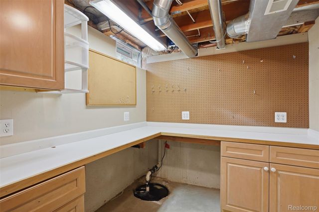 2216 Lone Wolf Lane 138, Canton Charter Township, MI 48188