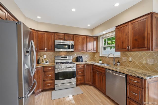2216 Lone Wolf Lane 138, Canton Charter Township, MI 48188
