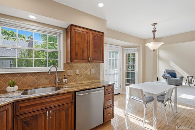 2216 Lone Wolf Lane 138, Canton Charter Township, MI 48188