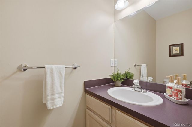 2216 Lone Wolf Lane 138, Canton Charter Township, MI 48188