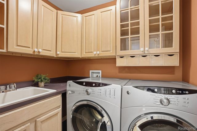 2216 Lone Wolf Lane 138, Canton Charter Township, MI 48188