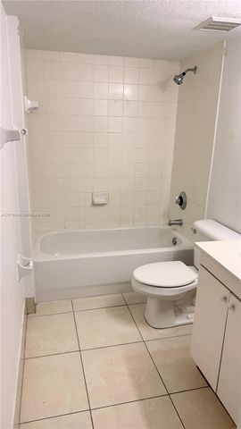 990 NE 33rd Ter 104, Homestead, FL 33033
