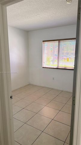 990 NE 33rd Ter 104, Homestead, FL 33033