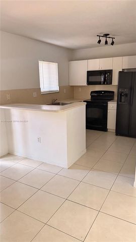 990 NE 33rd Ter 104, Homestead, FL 33033