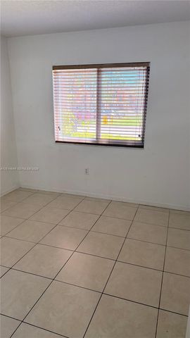 990 NE 33rd Ter 104, Homestead, FL 33033