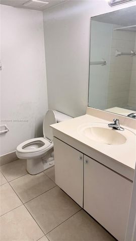 990 NE 33rd Ter 104, Homestead, FL 33033