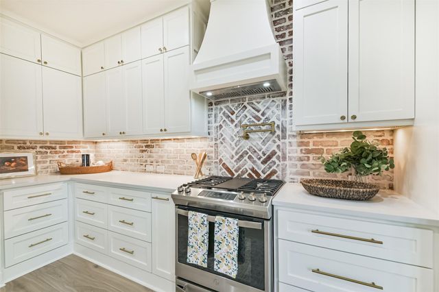 38 Hallmark Drive, Conroe, TX 77304