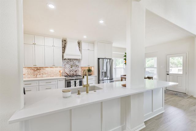 38 Hallmark Drive, Conroe, TX 77304