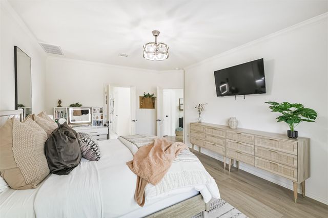 38 Hallmark Drive, Conroe, TX 77304