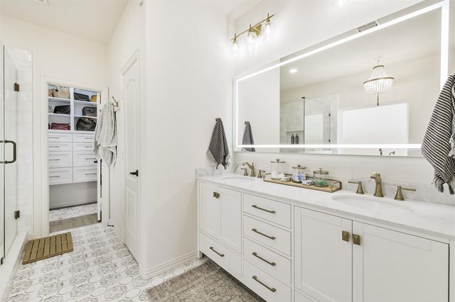 38 Hallmark Drive, Conroe, TX 77304