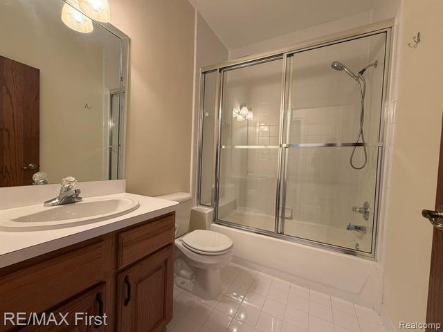 3055 W Auburn Road, Rochester Hills, MI 48309